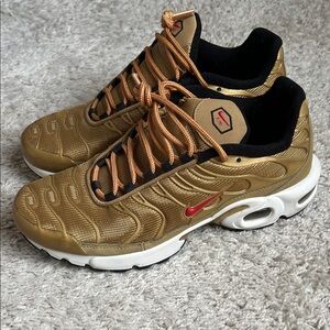 Nike Air Max Plus - Metallic Gold